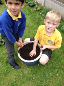 KS1 Planting - May 2023